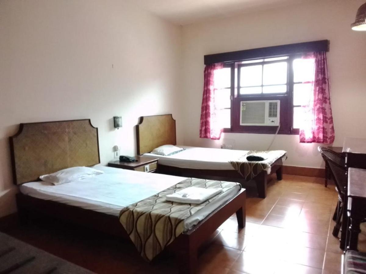 Hotel Indsurya ดิบรูการ์ ภายนอก รูปภาพ