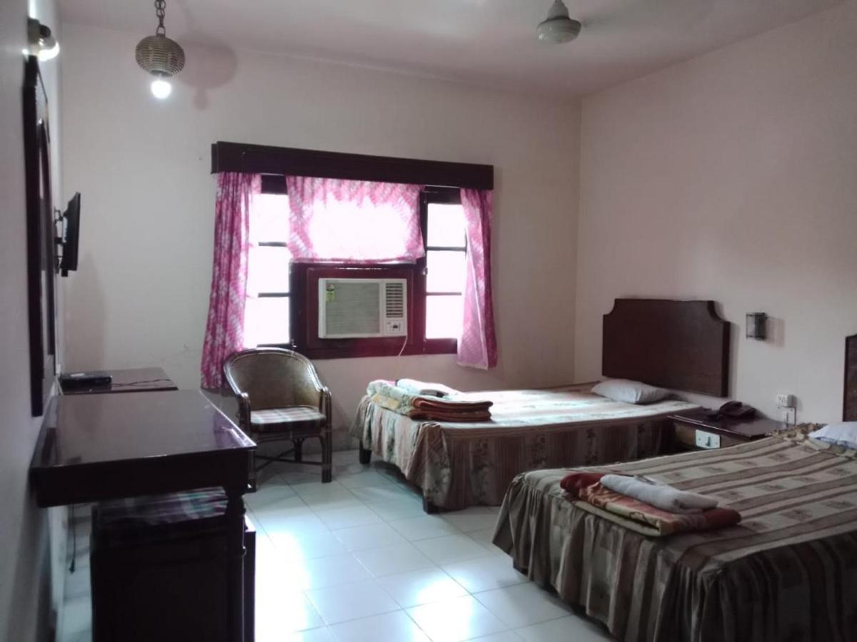 Hotel Indsurya ดิบรูการ์ ภายนอก รูปภาพ