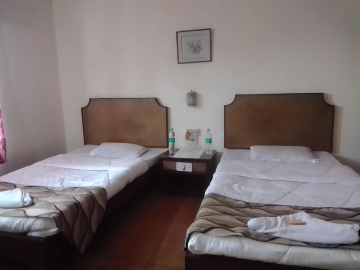 Hotel Indsurya ดิบรูการ์ ภายนอก รูปภาพ